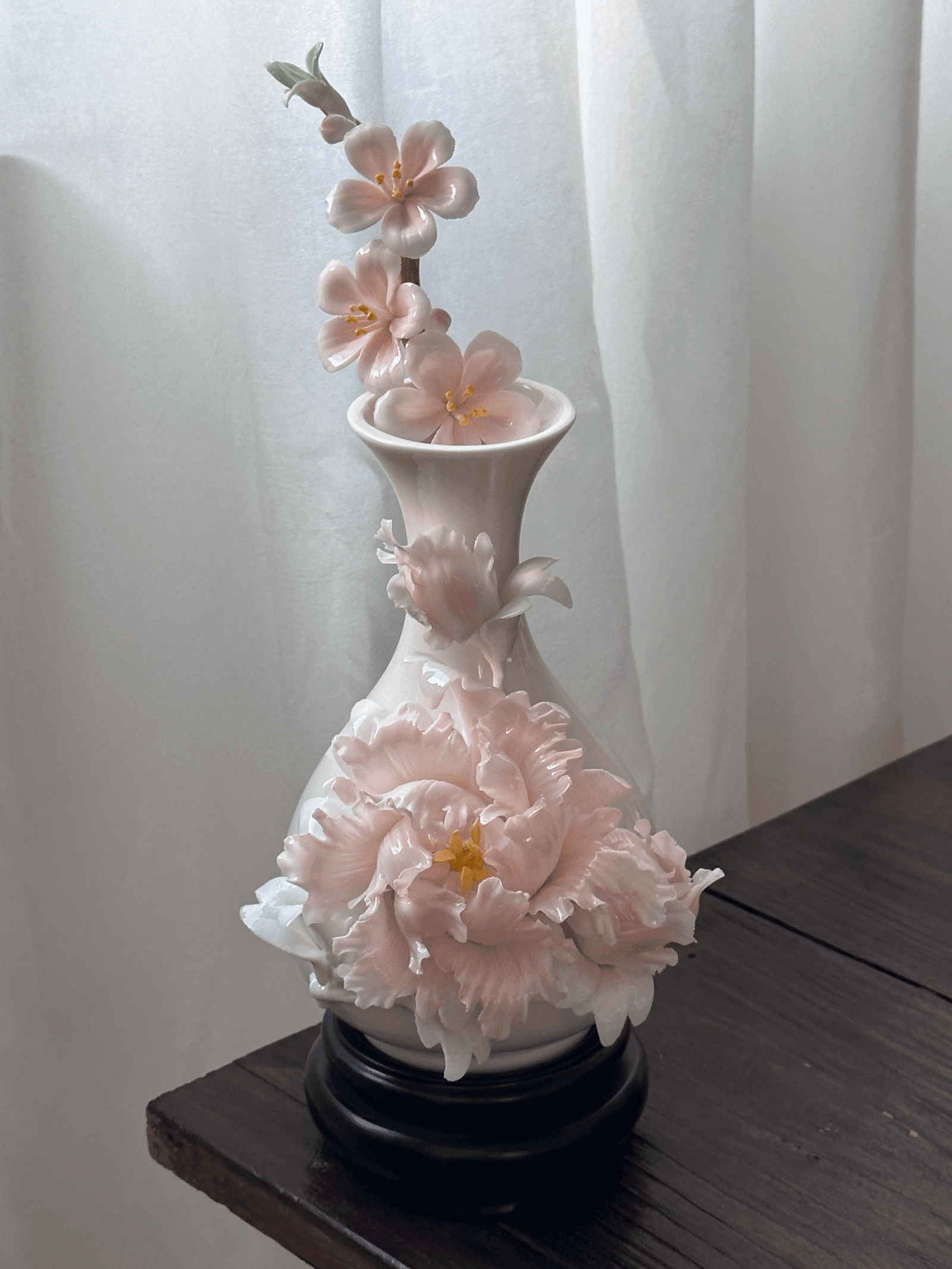 Gradient Pink Peony | Dehua White Porcelain Vase