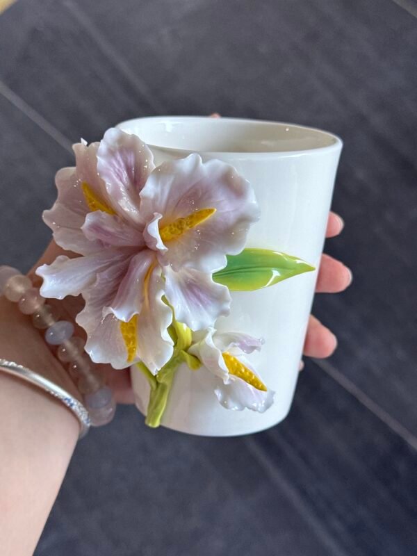 Graceful Iris | Dehua White Porcelain Cola Cup-300mL